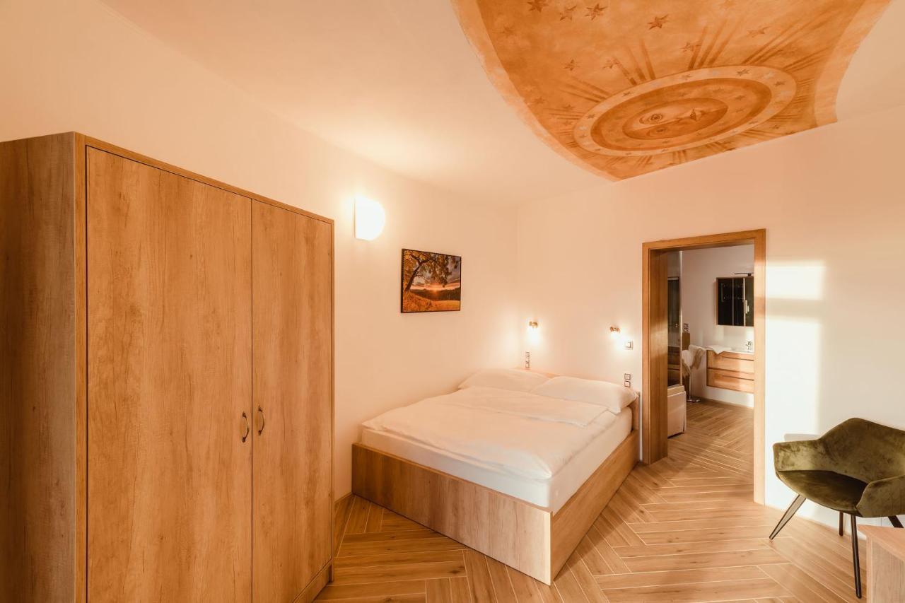 Hotel Dymnik Rumburk Exteriör bild