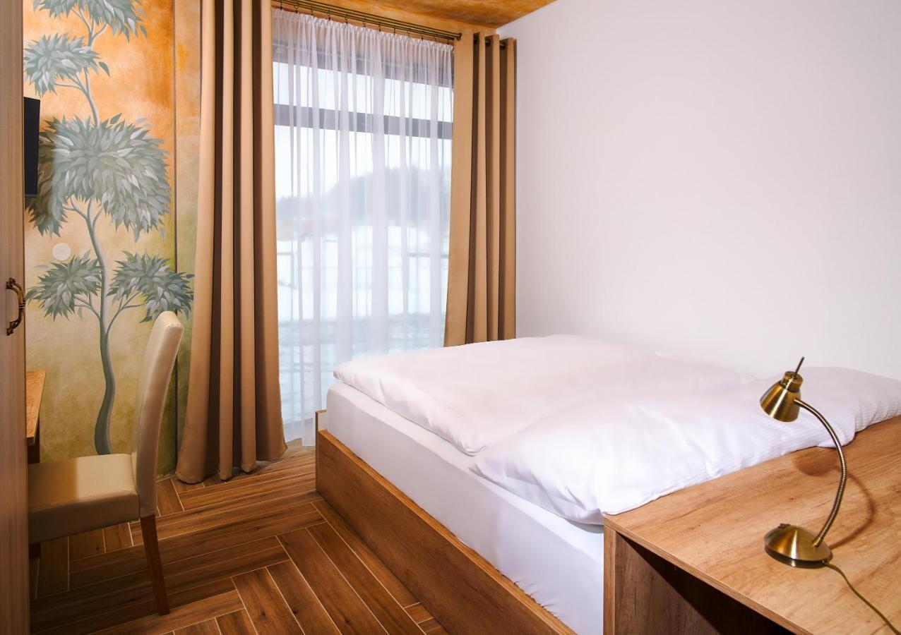 Hotel Dymnik Rumburk Exteriör bild